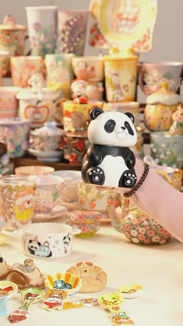 摆件陶景德镇釉下彩手绘设计师款陶瓷