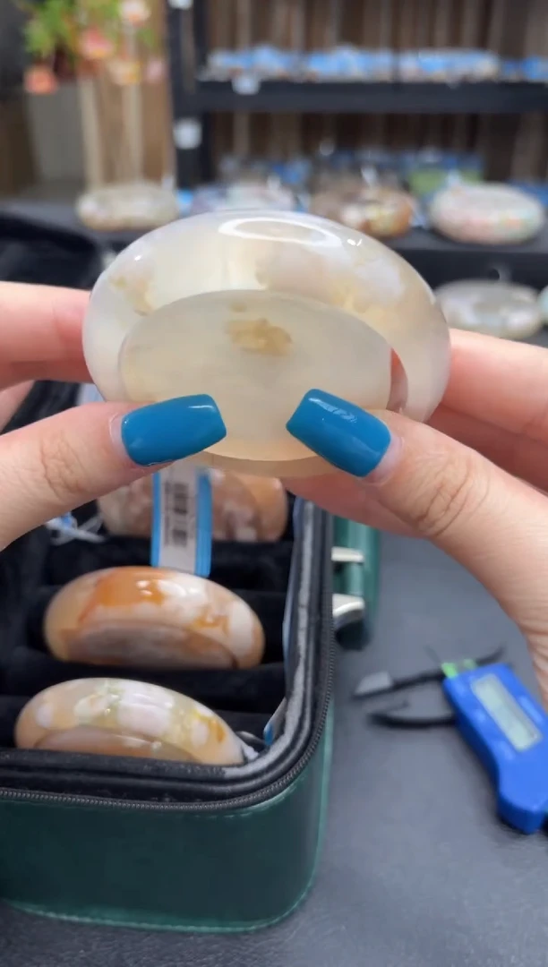 未镶嵌手镯石英质玉166(55圈赠送镯心)