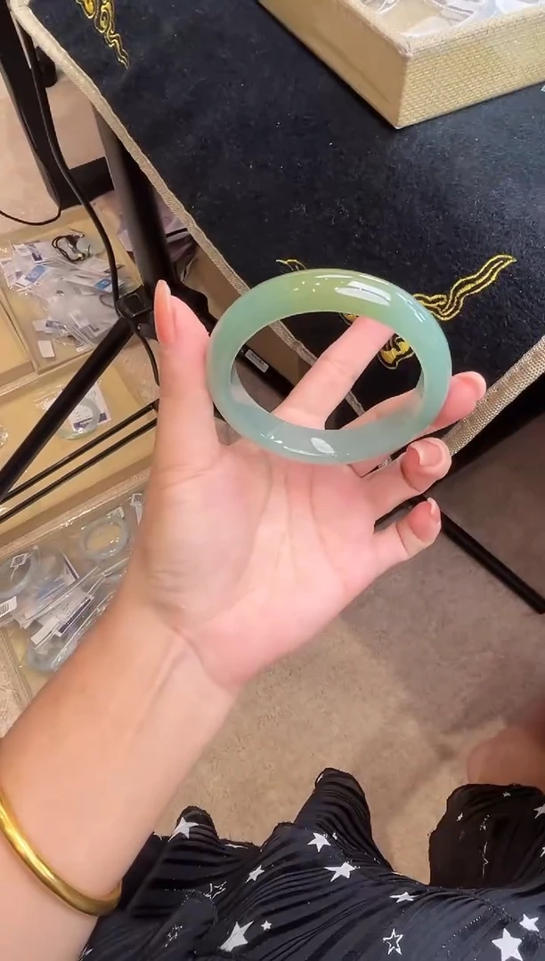 未镶嵌手镯翡翠手镯