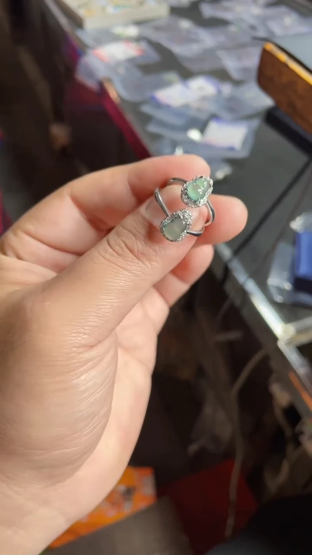 颈饰未镶嵌翡翠1个