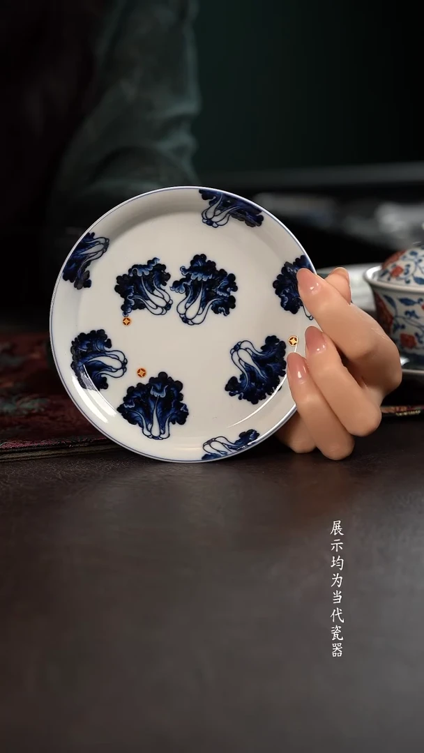 洪印慕明铜钱纹白菜小壶承