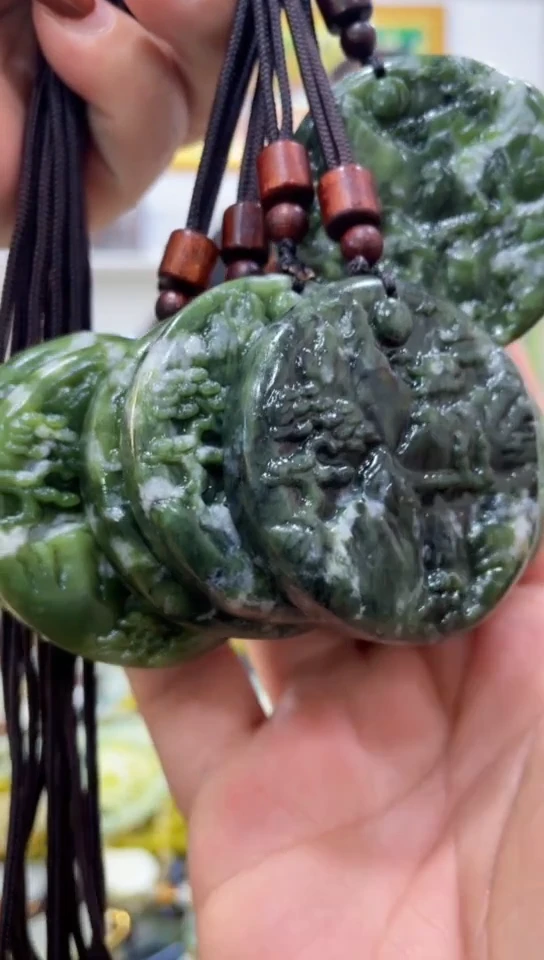 未镶嵌蛇纹石玉吊坠多样性发货发其中一件