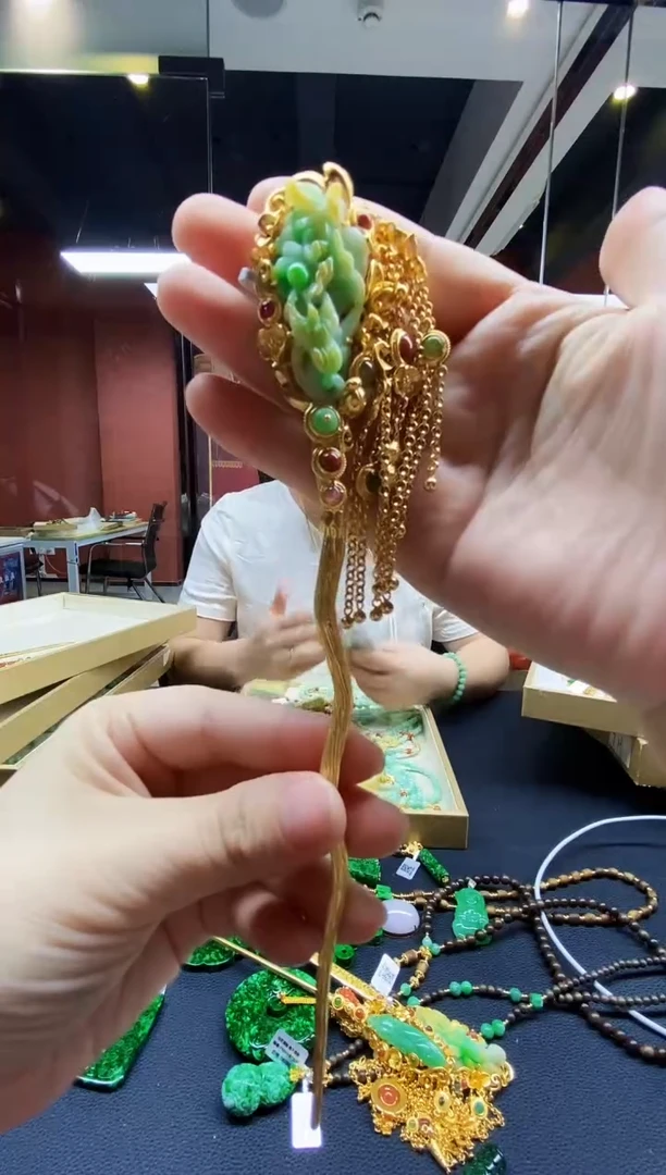 颈饰未镶嵌翡翠翡翠