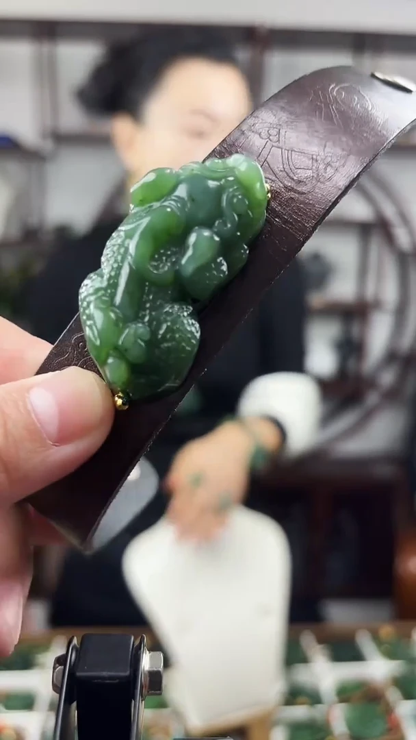 颈饰未镶嵌和田玉手牌