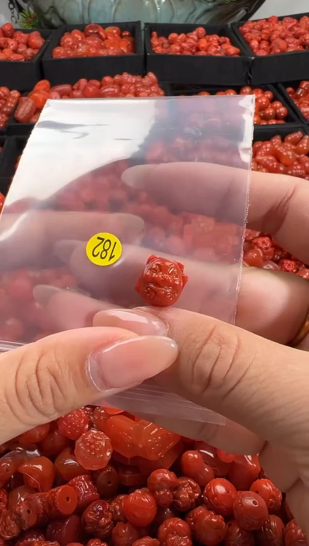 颈饰未镶嵌南红玛瑙1