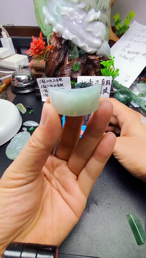 颈饰未镶嵌翡翠晨*料子