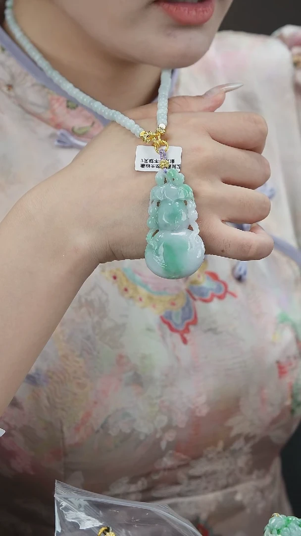 翡翠未镶嵌吊坠(赠链)19