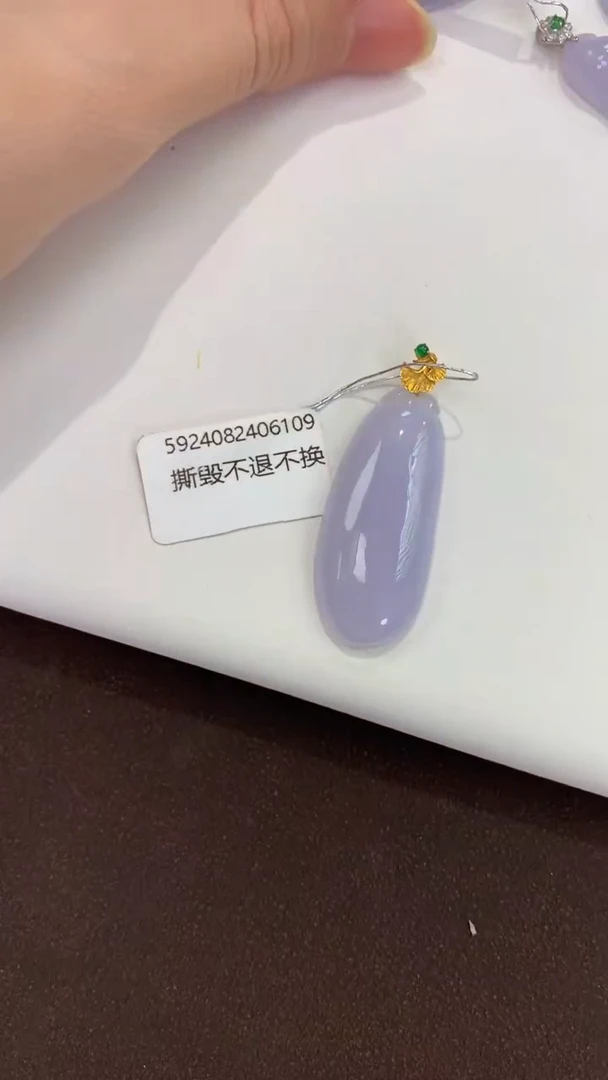 翡翠18K金镶嵌颈饰天然缅甸a货翡翠