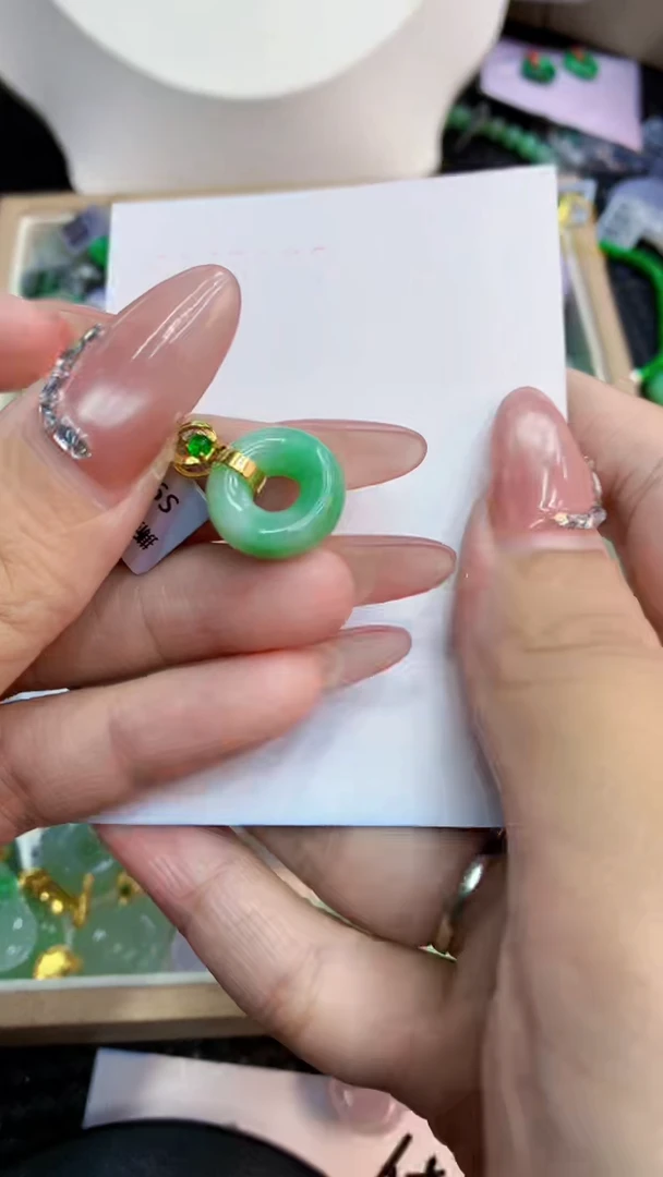 翡翠未镶嵌吊坠(不含链)1