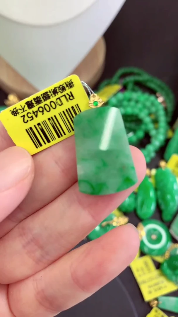 吊坠(不含链)18K金镶嵌翡翠挂件