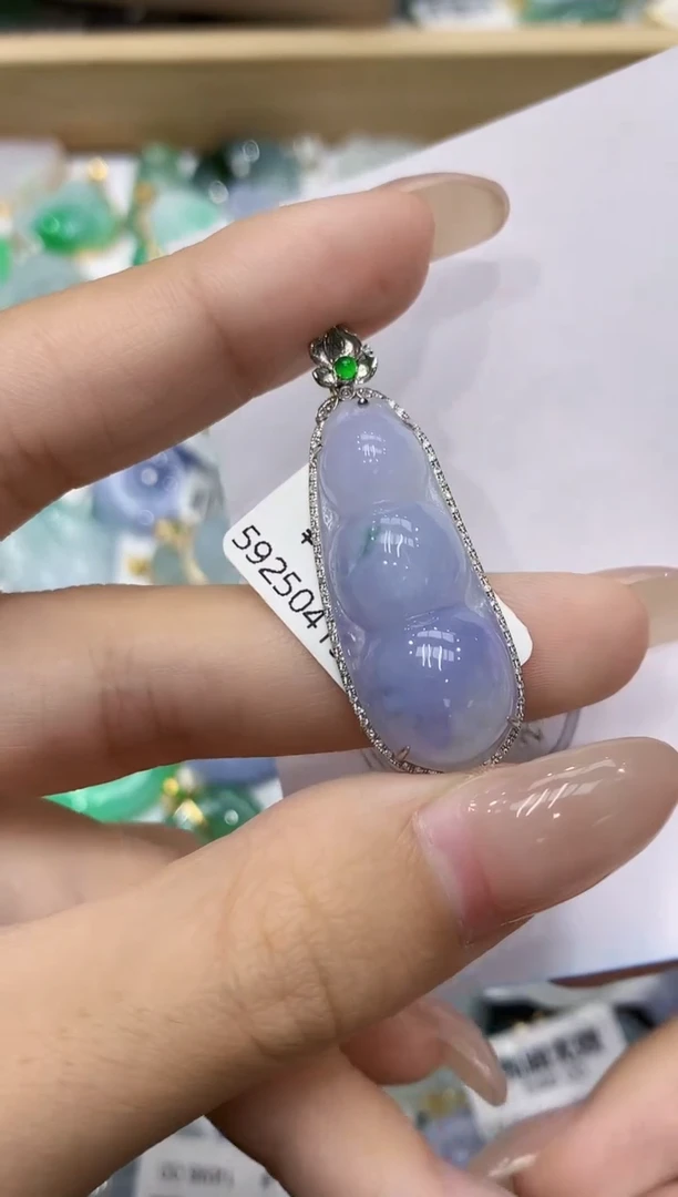 翡翠18K金镶嵌颈饰111111111111