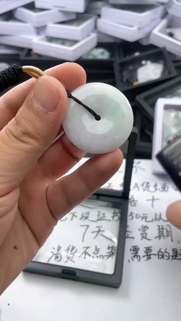 翡翠未镶嵌颈饰..../7/28/ 115