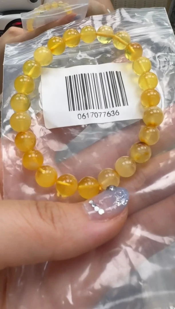 未镶嵌琥珀裸石如图