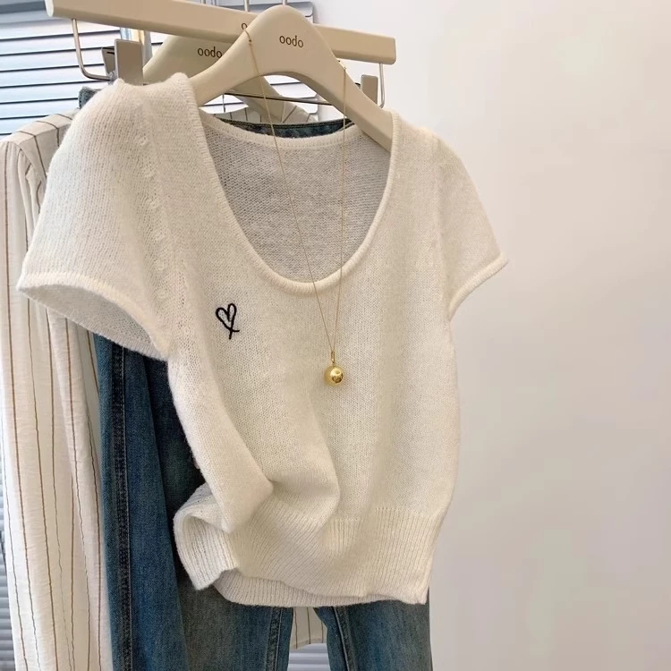 爱心刺绣U领短袖针织上衣女装2025新款韩系小个子显瘦正肩短款t恤