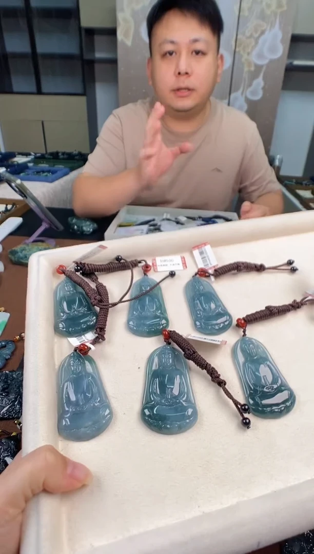 颈饰未镶嵌翡翠 多样性发其一