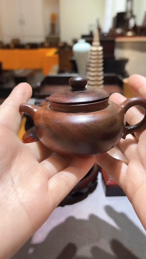 木精品木雕壶精工细作