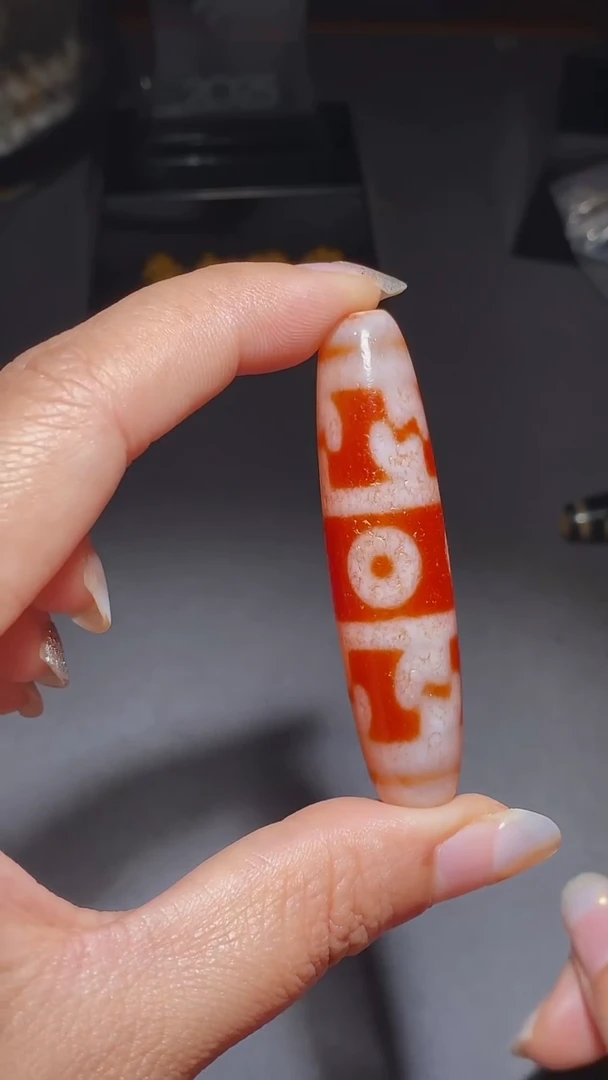 未镶嵌颈饰玛瑙/玉髓红肉莲师三眼单珠