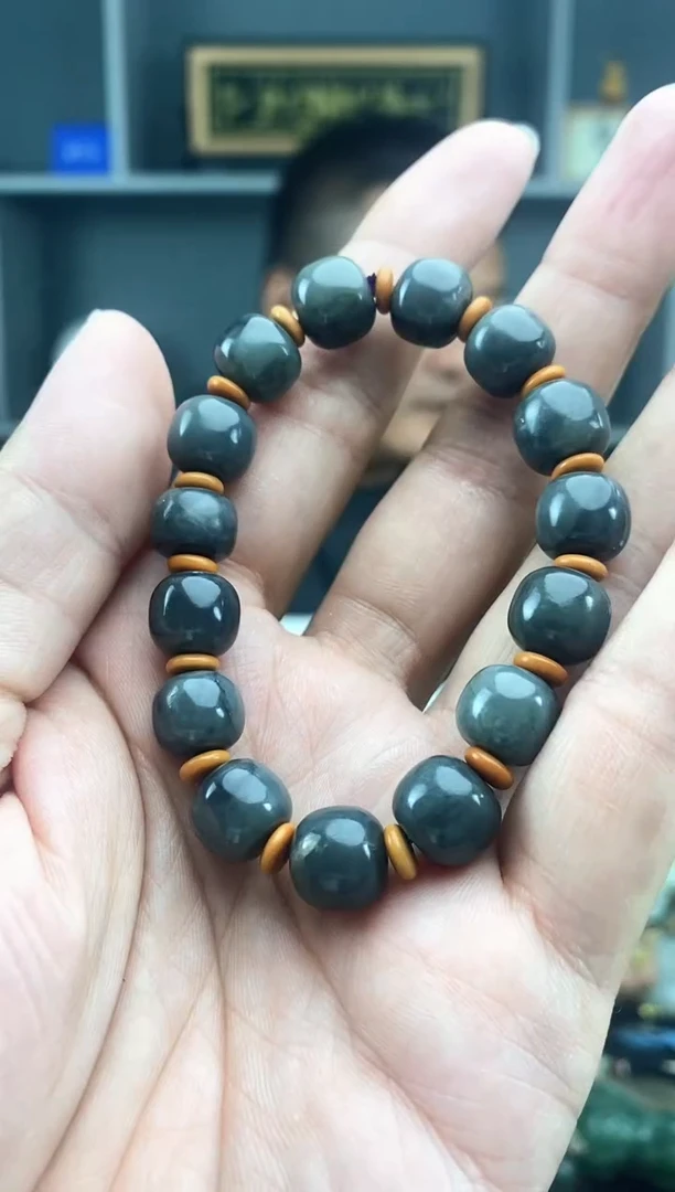 和田玉未镶嵌颈饰1