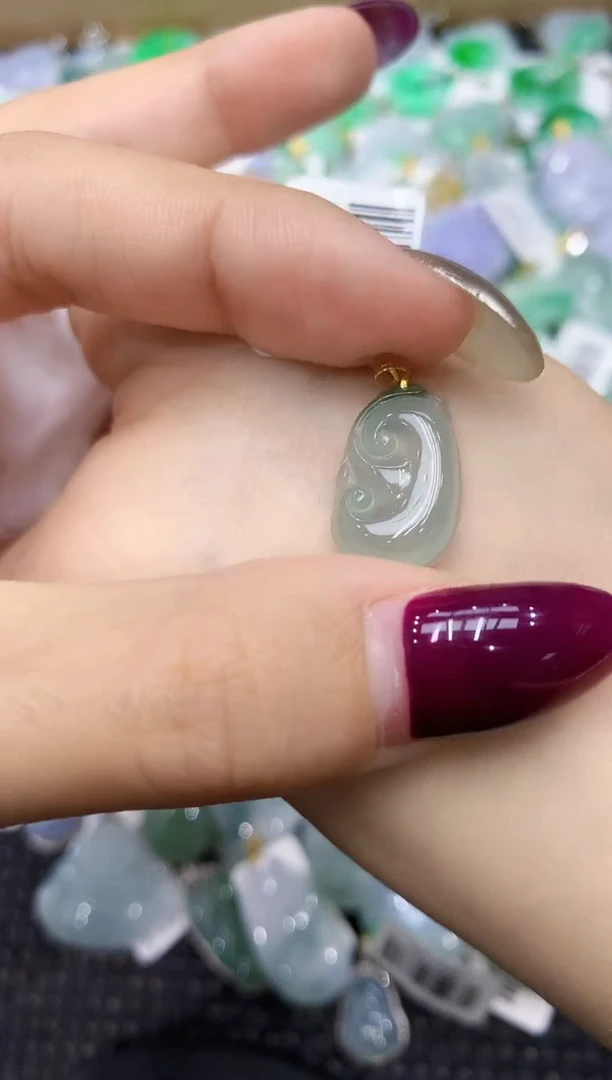 翡翠18K金镶嵌颈饰111111111111