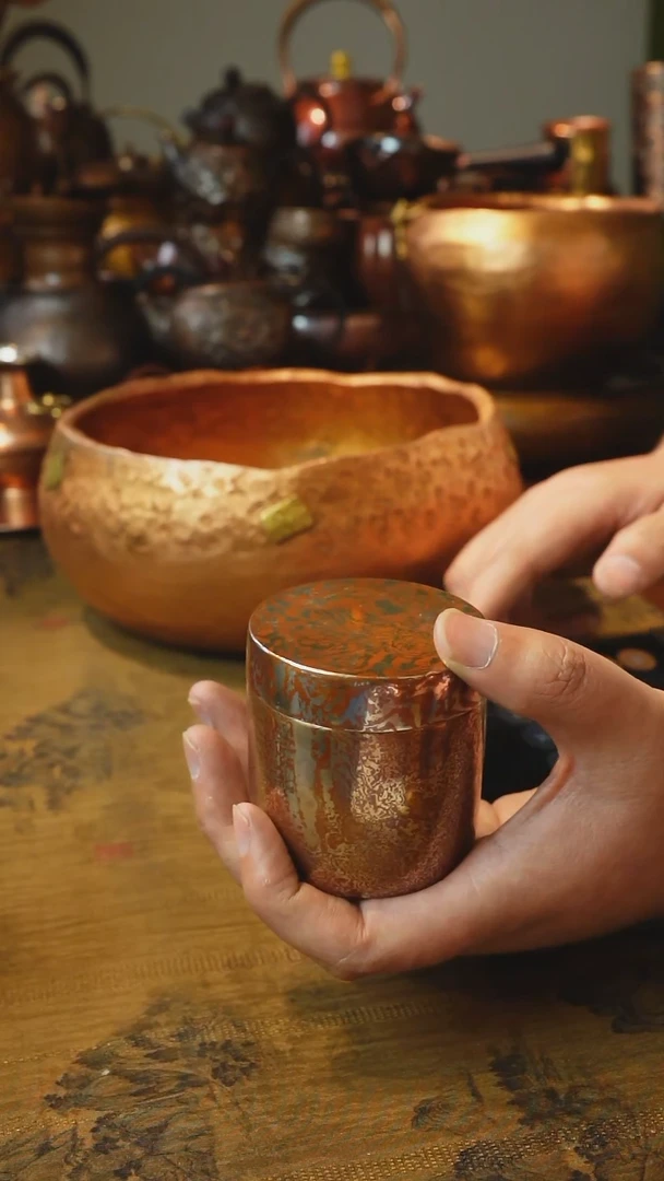 两只木纹金茶叶罐