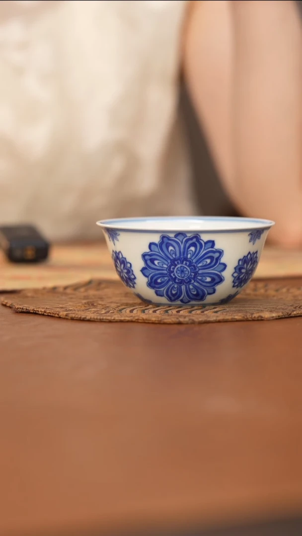 杯看山柴窑青花图案