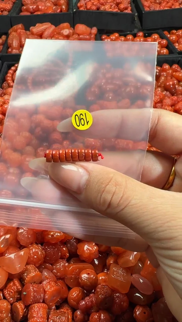 颈饰未镶嵌南红玛瑙1