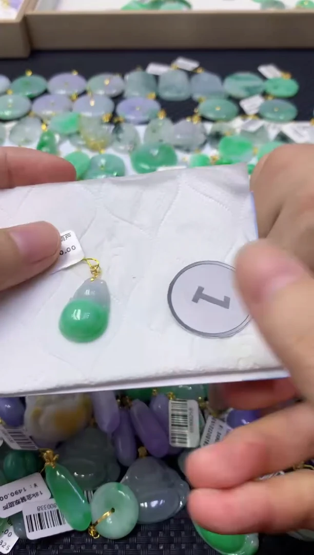 颈饰18K金镶嵌翡翠天然缅甸翡翠A货