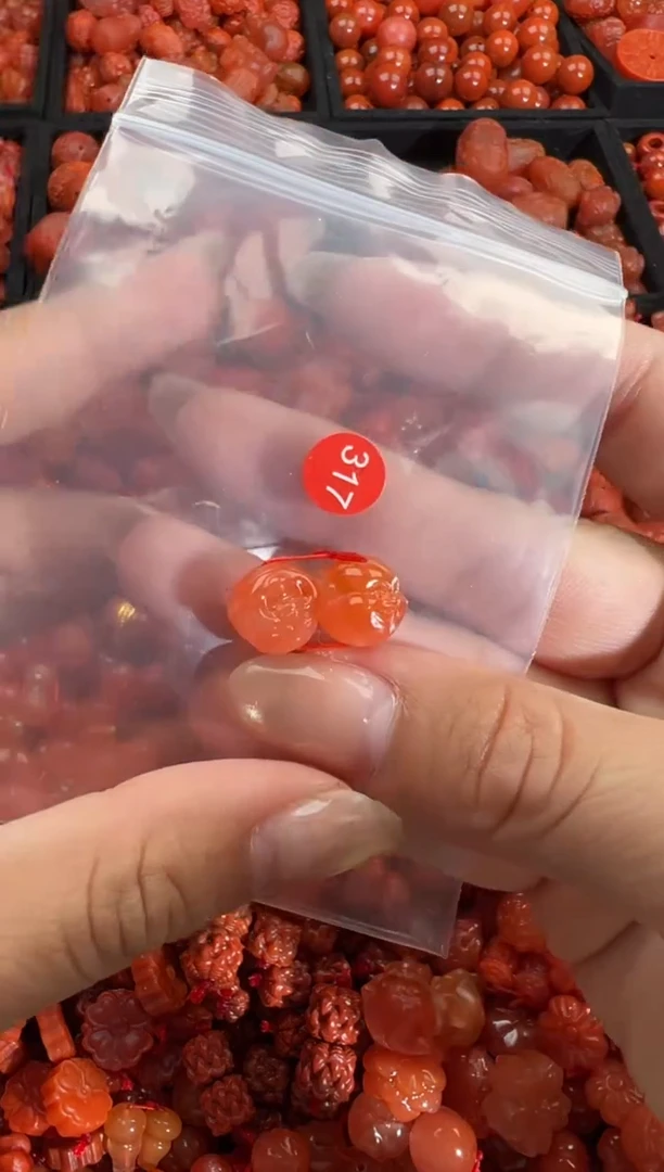 南红玛瑙未镶嵌颈饰1