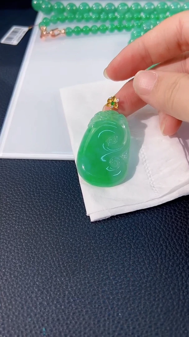 颈饰18K金镶嵌翡翠 缅料A货/支持复检/一件