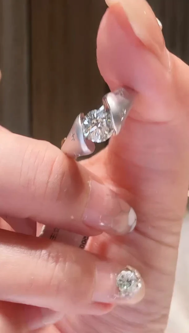 18K金镶嵌戒指钻石AY0159-W-  1克拉马蹄