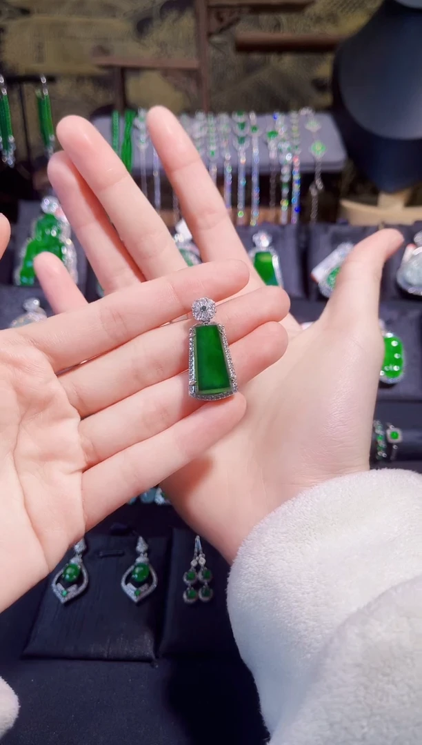 【闪购商品】翡翠颈饰银S925镶嵌无事牌吊坠