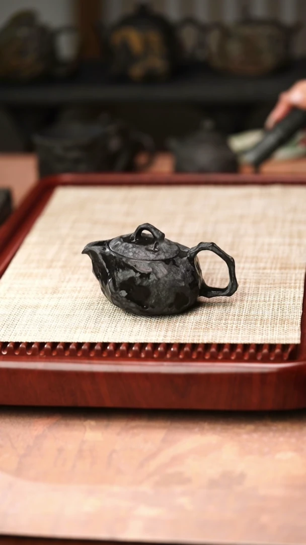 归玉堂冰碛岩重工雕刻磐云望月壶150cc