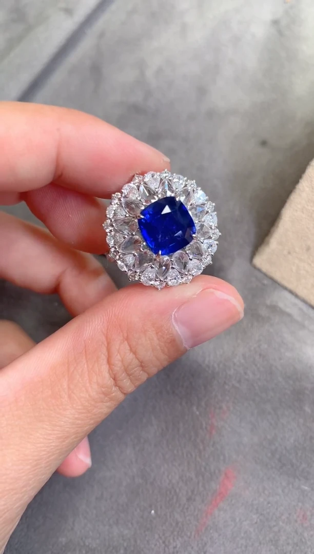 【闪购商品】蓝宝石戒指18K金镶嵌4.06CT