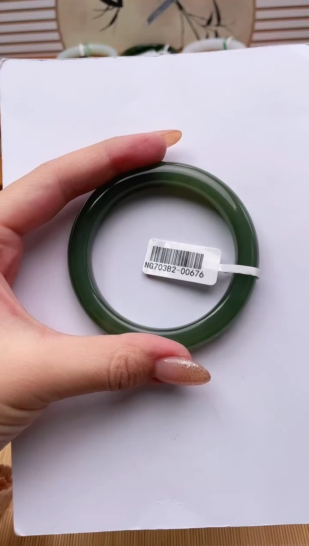 未镶嵌手镯和田玉56