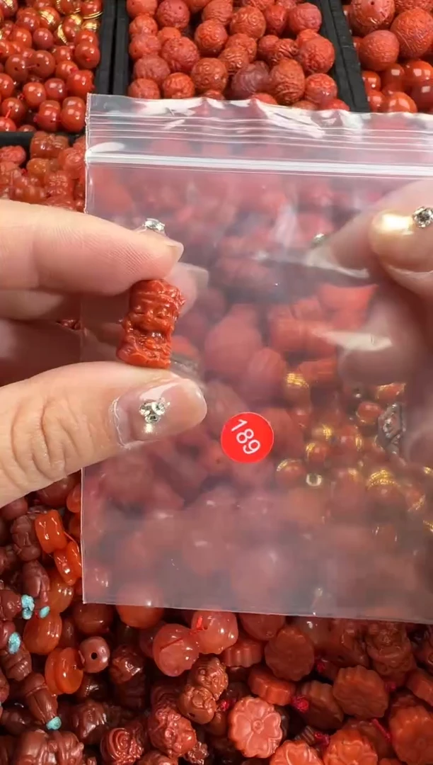 南红玛瑙未镶嵌颈饰1