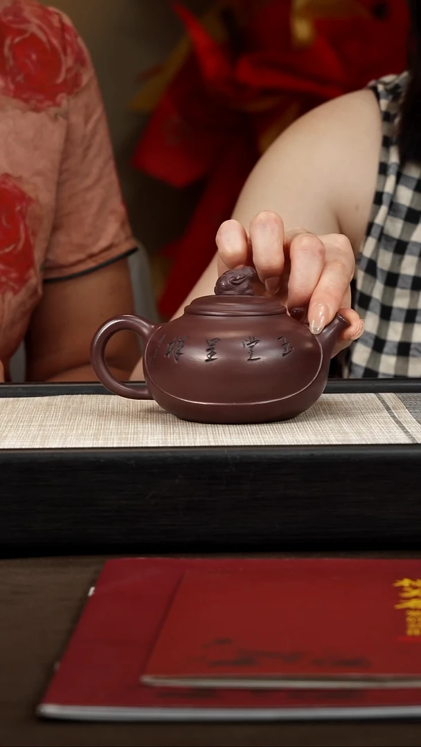 茶壶紫砂【P031】玉兔呈祥 300c YMJ