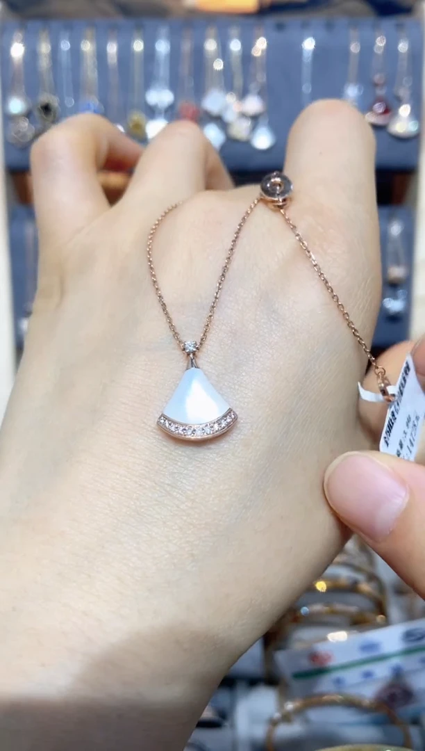 套链钻石18K金镶嵌瓣**い钻石K玫七夕白裙