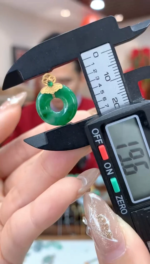 【闪购商品】翡翠吊坠(不含链)18K金镶嵌甜甜圈