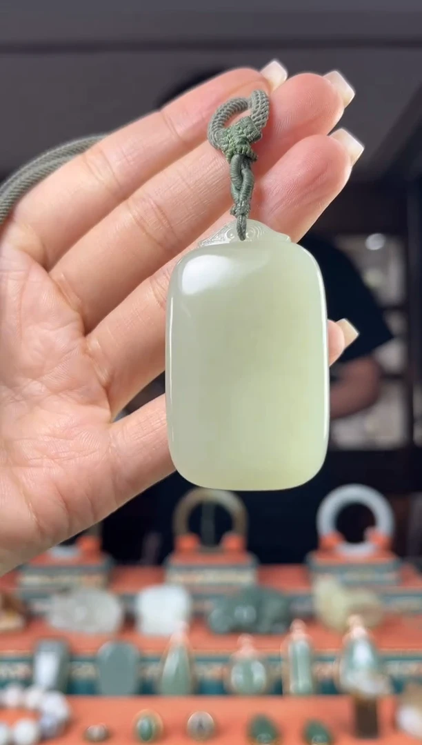 颈饰未镶嵌和田玉佩佩