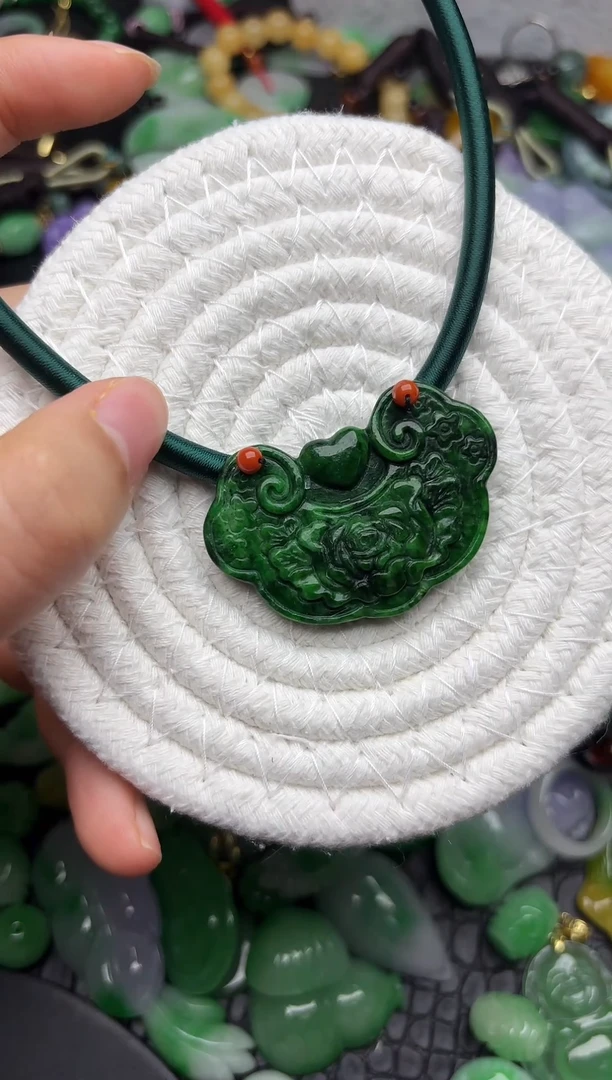 颈饰未镶嵌翡翠缅甸翡翠吊坠