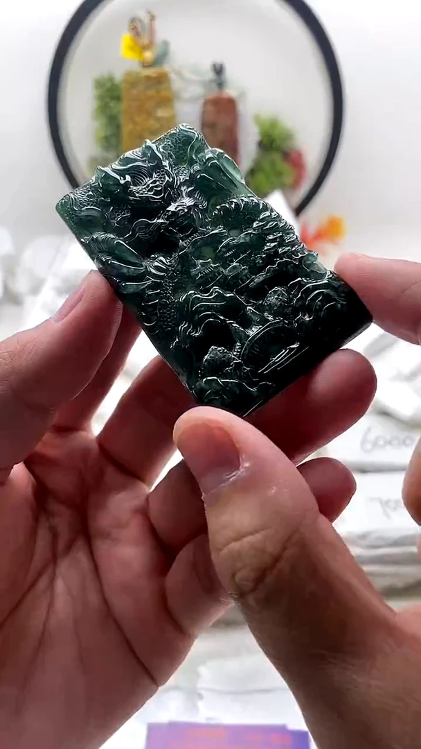 颈饰未镶嵌翡翠山水龙牌