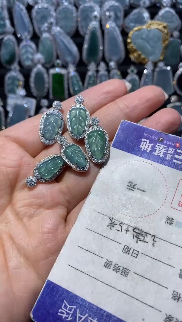 【闪购商品】翡翠颈饰未镶嵌一个树叶