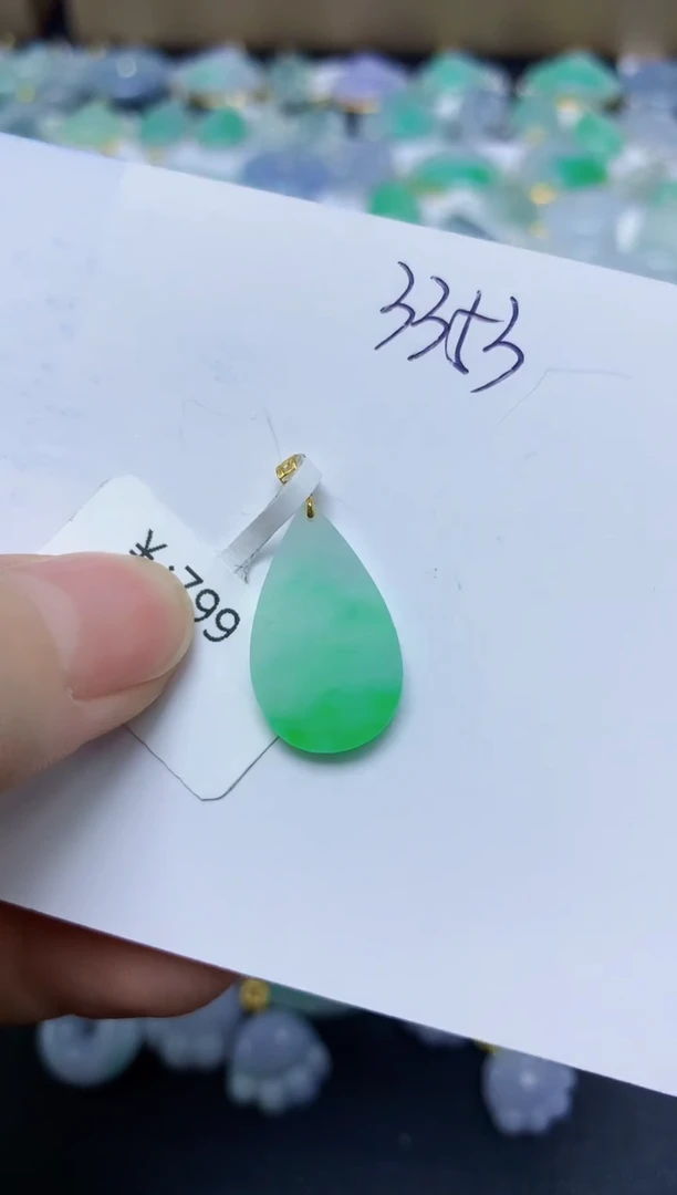 翡翠18K金镶嵌颈饰 天然缅甸翡翠A货