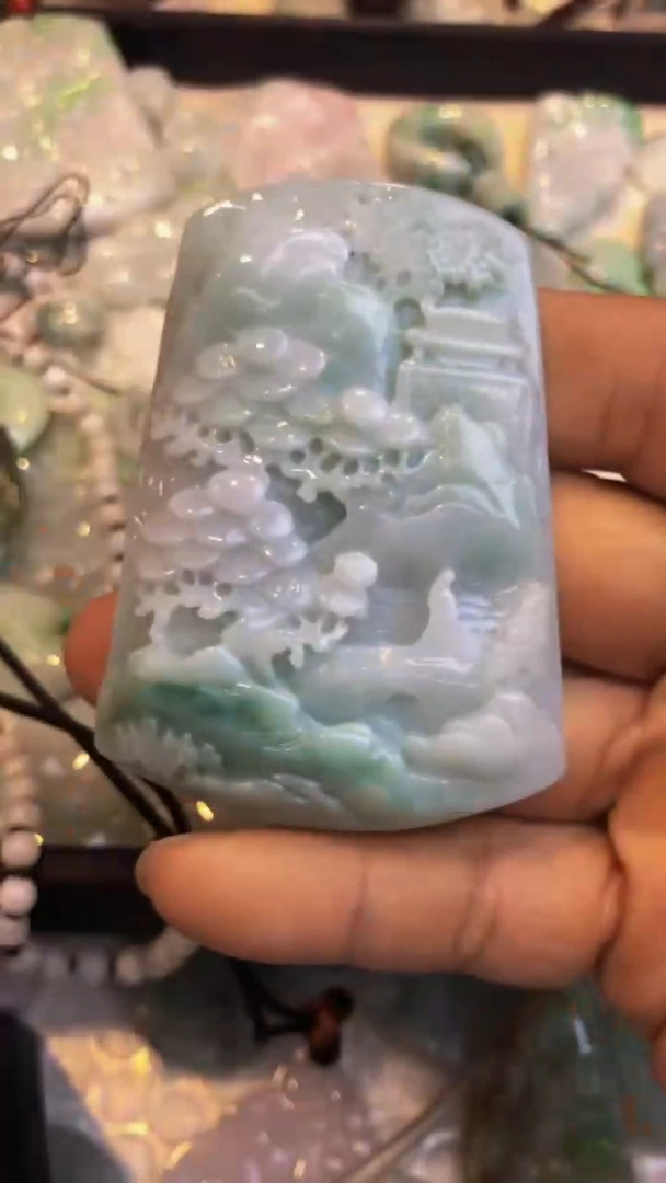 【闪购商品】翡翠吊坠(赠链)未镶嵌山水牌