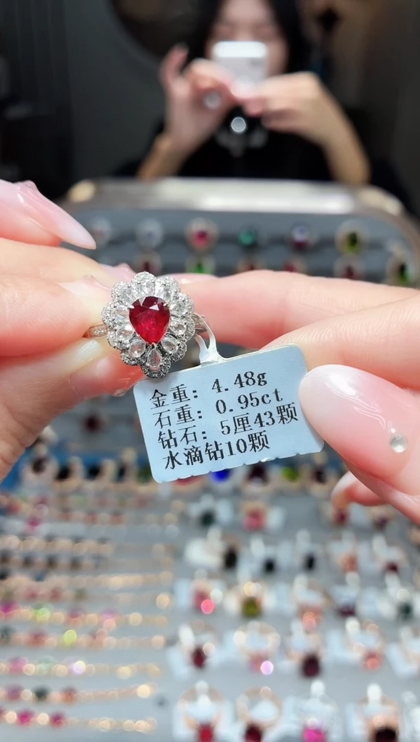 18K金镶嵌戒指红宝石0.95ct
