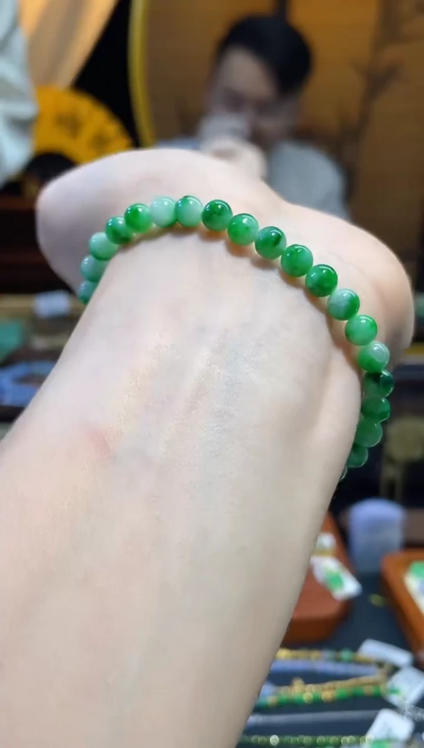 颈饰未镶嵌翡翠手串