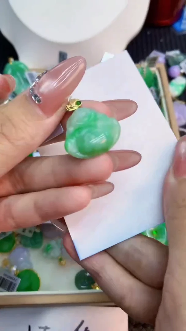 翡翠未镶嵌吊坠(不含链)1