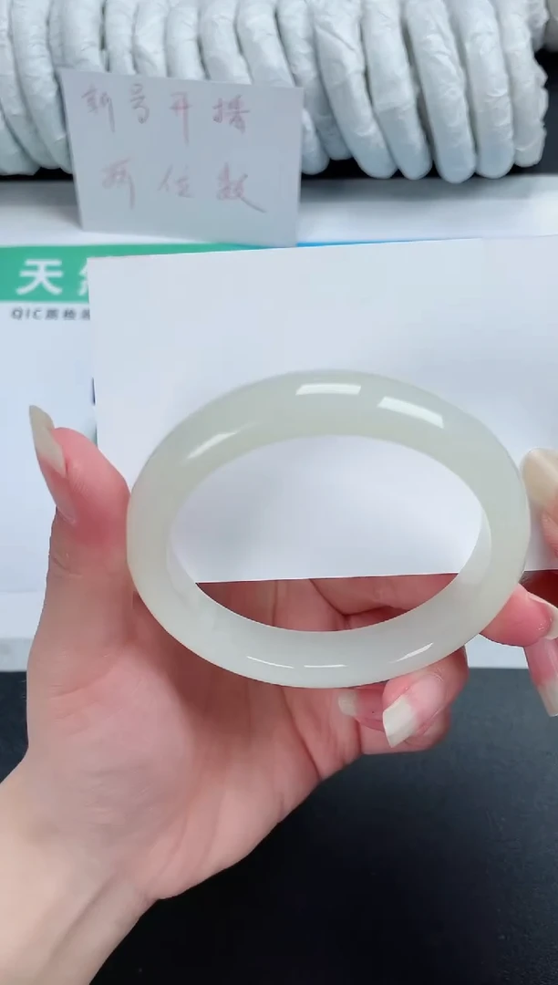 【闪购商品】石英质玉手镯未镶嵌289-60.7