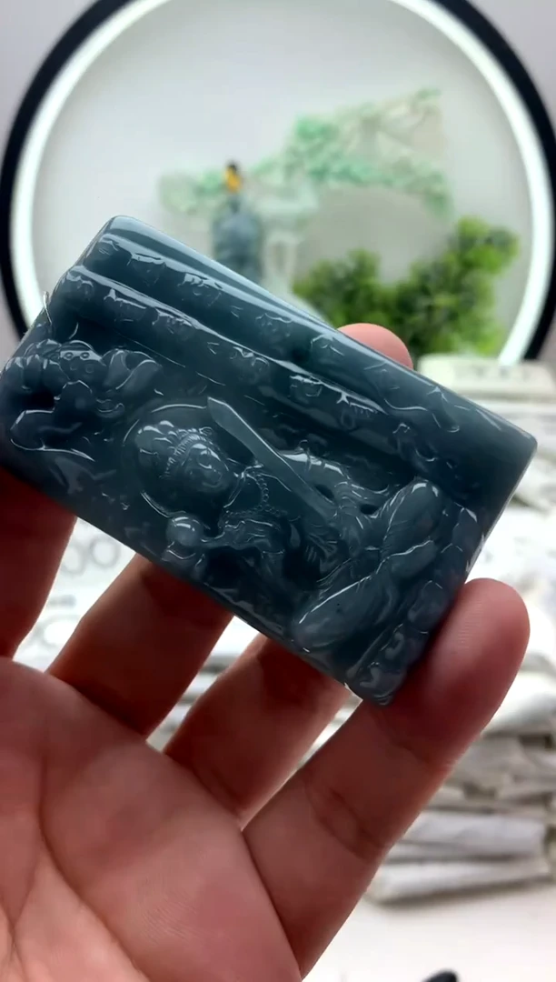 翡翠未镶嵌颈饰虚空藏