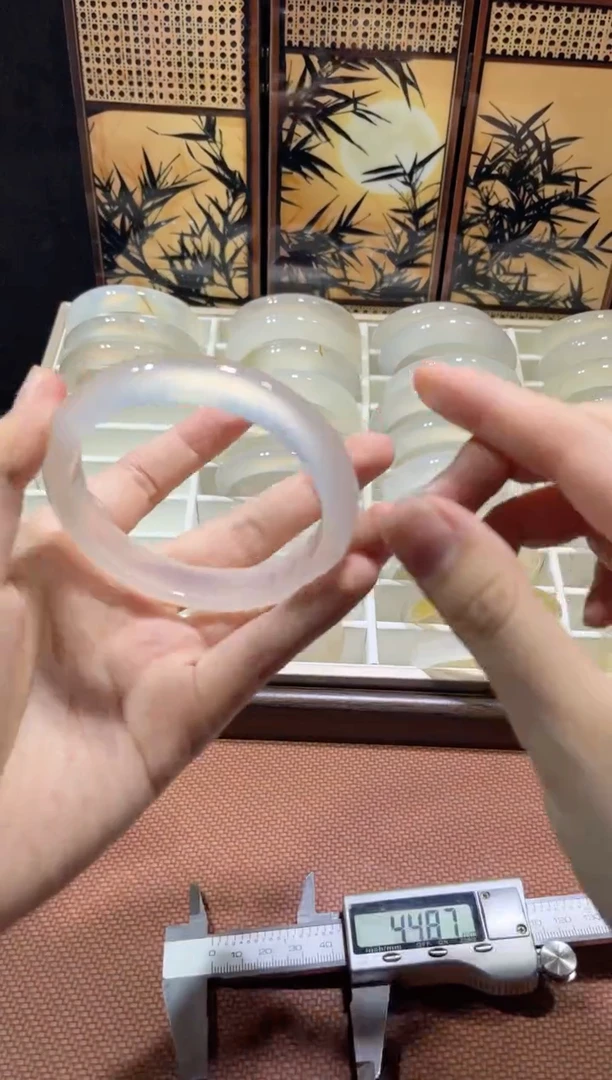 手镯玛瑙/玉髓未镶嵌a8，48小时鉴赏期